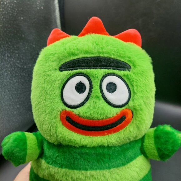 HTF Squishmallows HugMees 10" Yo Gabba Gabba BROBEE Gabbaland Plush - Picture 2 of 6